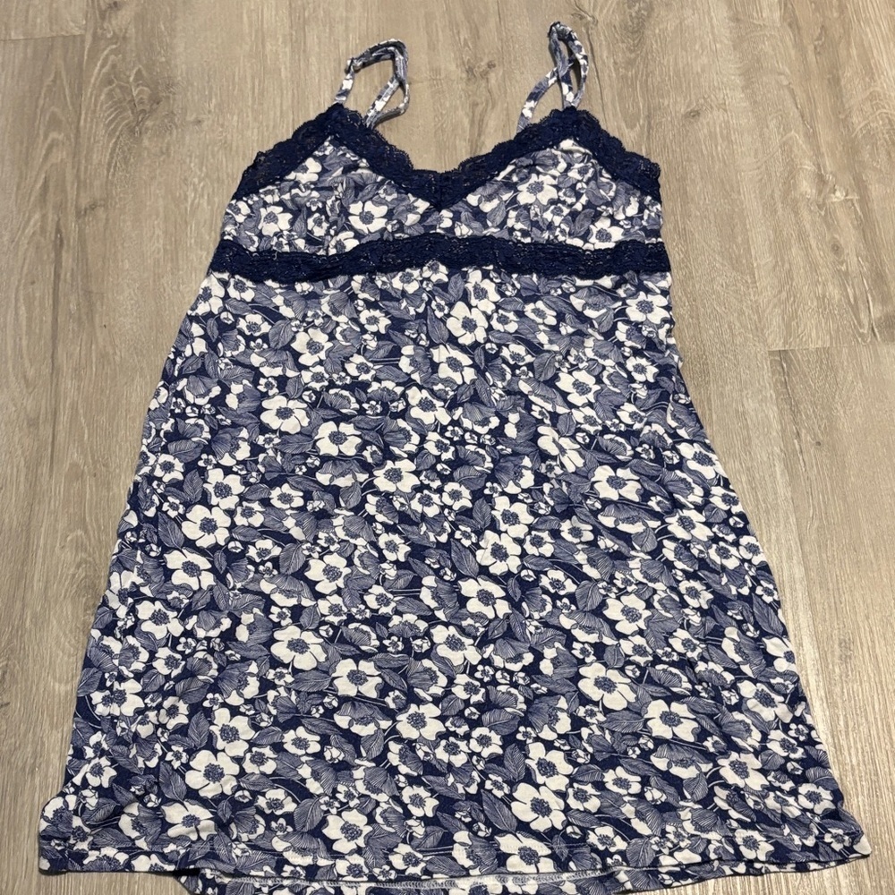 La Vie En Rose Navy and White Floral Chemise